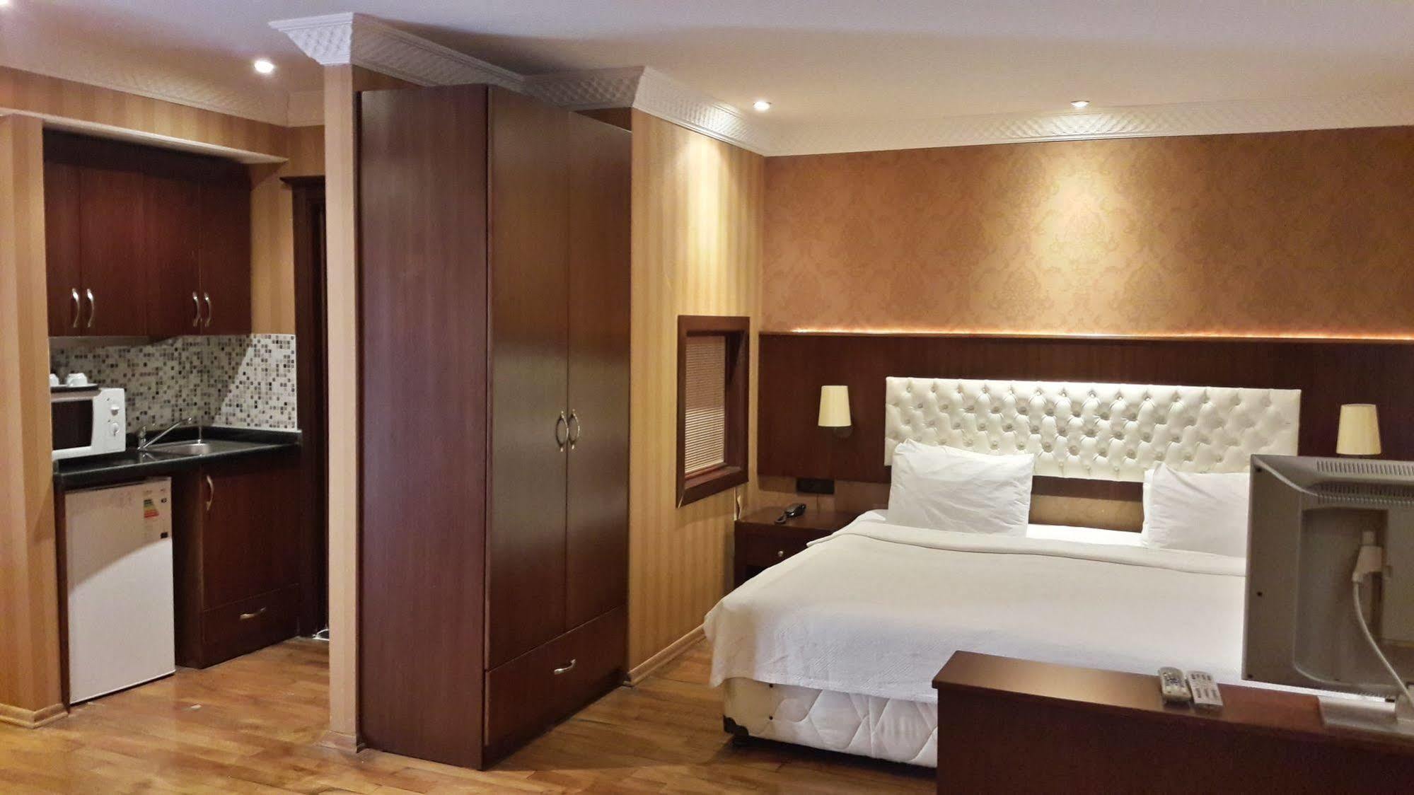 Mangana Otel